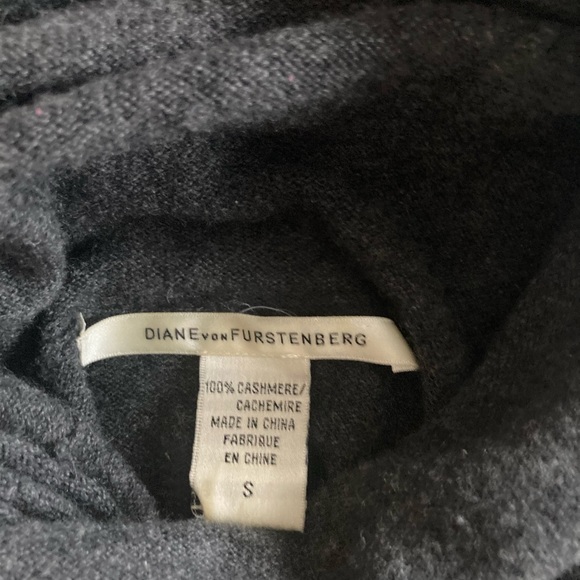 Cashmere long turtleneck sweater-dress. - Picture 7 of 8